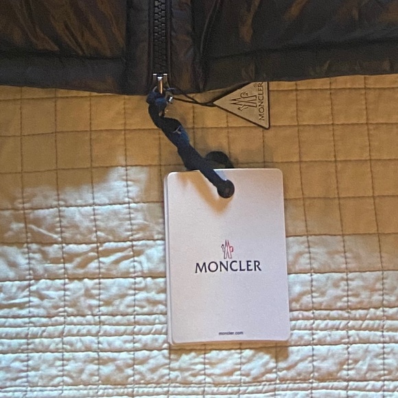 Moncler Bormes Vest Navy Size 2(Medium) - Picture 4 of 4